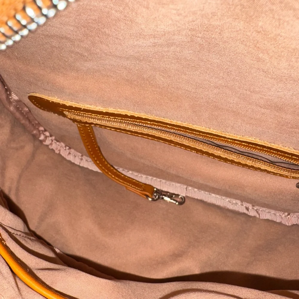 Andar The Waymaker Crossbody Bag - Picture 2 of 6